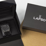 Reloj negro con 3 manecillas negras y dial negro con fecha