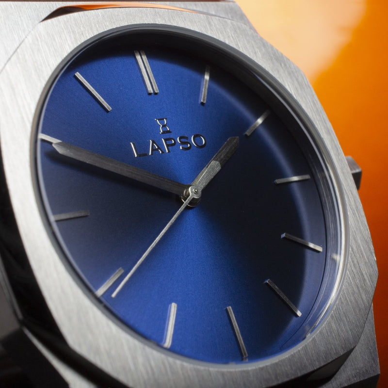 Reloj plateado 2025