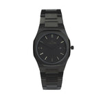 Reloj negro con 3 manecillas negras y dial negro con fecha