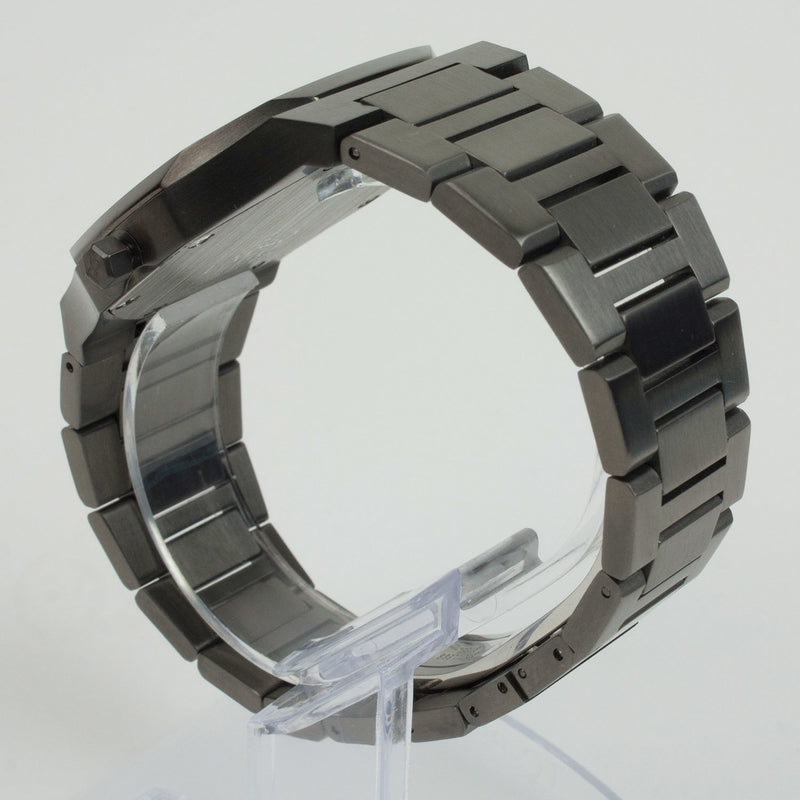 Reloj gun color con 2 manecillas y dial gun color con fecha