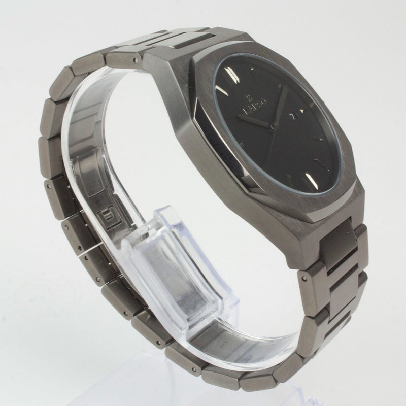 Reloj gun color con 3 manecillas gun color y dial negro con fecha