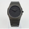 Reloj negro con 2 manecillas negras y dial negro