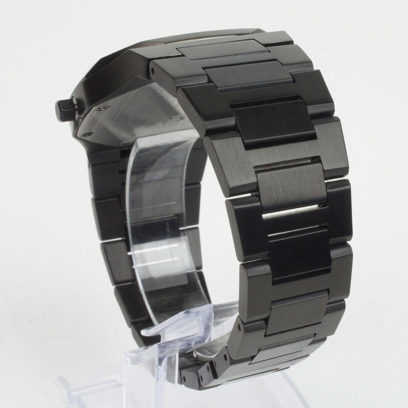 Reloj negro con 2 manecillas negras y dial negro