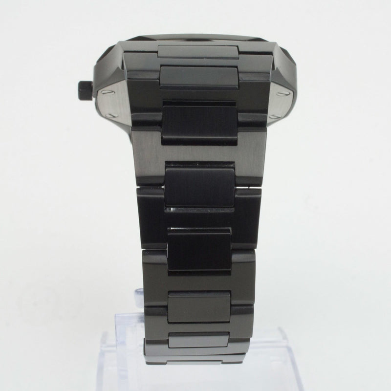 Reloj negro con 2 manecillas negras y dial negro