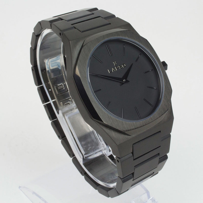 Reloj negro con 2 manecillas negras y dial negro