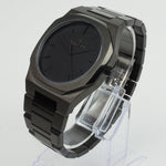 Reloj negro con 3 manecillas negras y dial negro