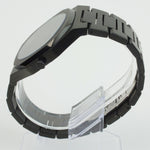 Reloj negro con 3 manecillas negras y dial negro