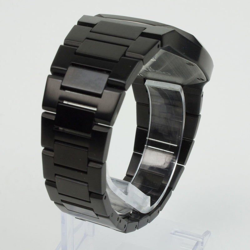 Reloj negro con 3 manecillas negras y dial negro