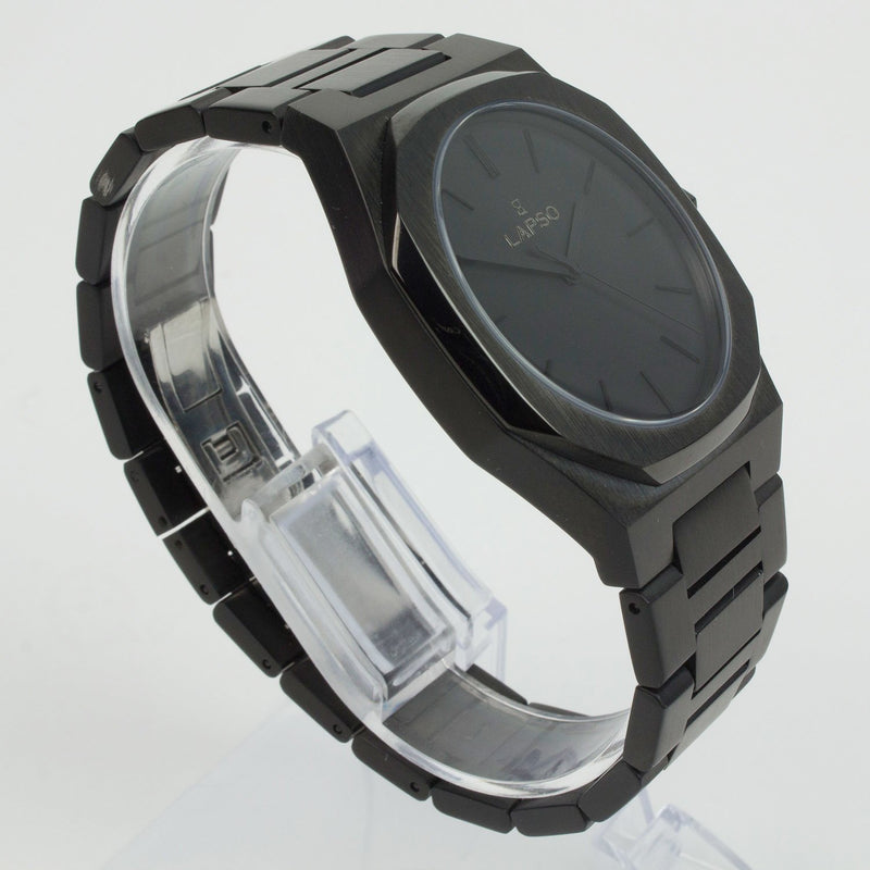 Reloj negro con 3 manecillas negras y dial negro