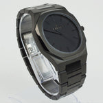 Reloj negro con 3 manecillas negras y dial negro