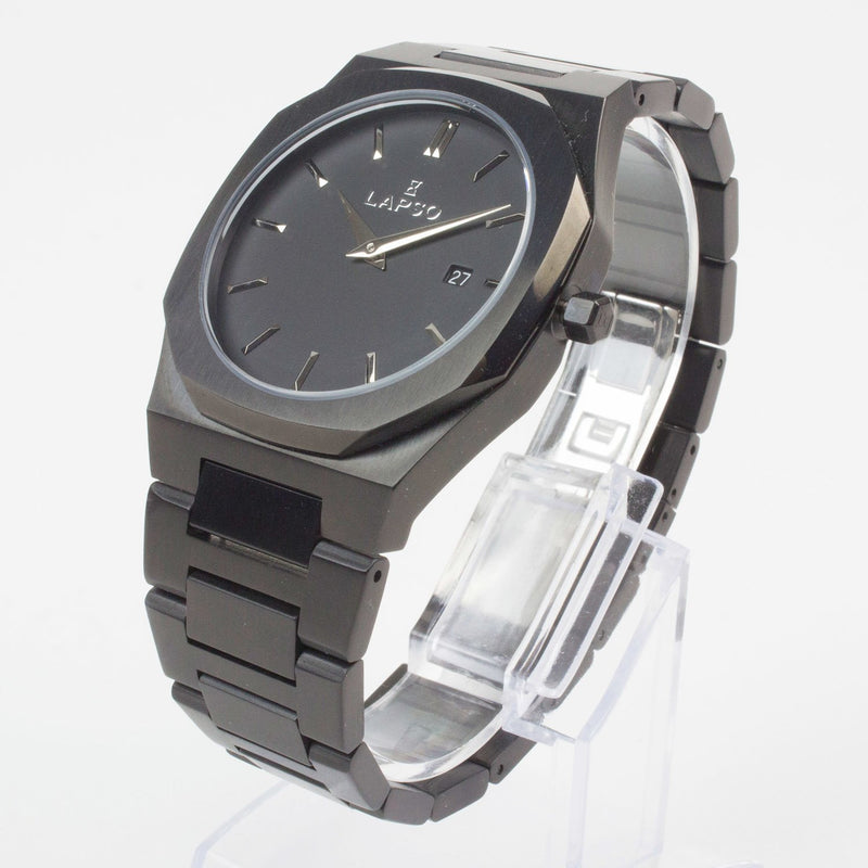 Reloj negro con 2 manecillas plateadas y dial negro con fecha