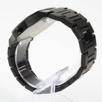 Reloj negro con 2 manecillas plateadas y dial negro con fecha