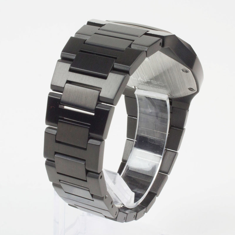 Reloj negro con 2 manecillas plateadas y dial negro con fecha