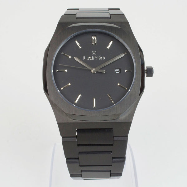 Reloj negro con 3 manecillas plateadas y dial negro con fecha