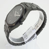 Reloj negro con 3 manecillas plateadas y dial negro con fecha