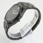 Reloj negro con 3 manecillas plateadas y dial negro con fecha