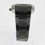 Reloj negro con 3 manecillas plateadas y dial negro con fecha