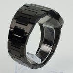 Reloj negro con 3 manecillas plateadas y dial negro