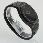 Reloj negro con 3 manecillas plateadas y dial negro