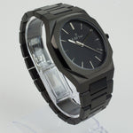 Reloj negro con 3 manecillas plateadas y dial negro