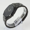 Reloj negro de 2 manecillas plateadas y dial negro