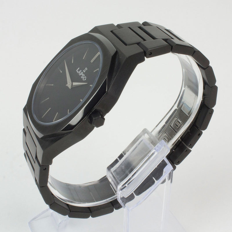 Reloj negro de 2 manecillas plateadas y dial negro