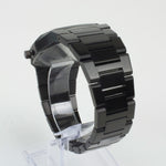 Reloj negro de 2 manecillas plateadas y dial negro