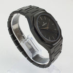 Reloj negro de 2 manecillas plateadas y dial negro