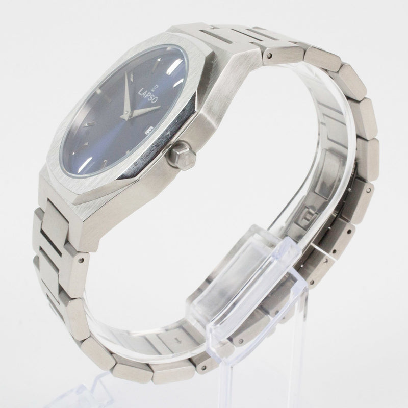 Reloj plateado con 2 manecillas y dial azul con fecha