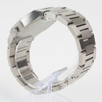 Reloj plateado con 2 manecillas y dial azul con fecha