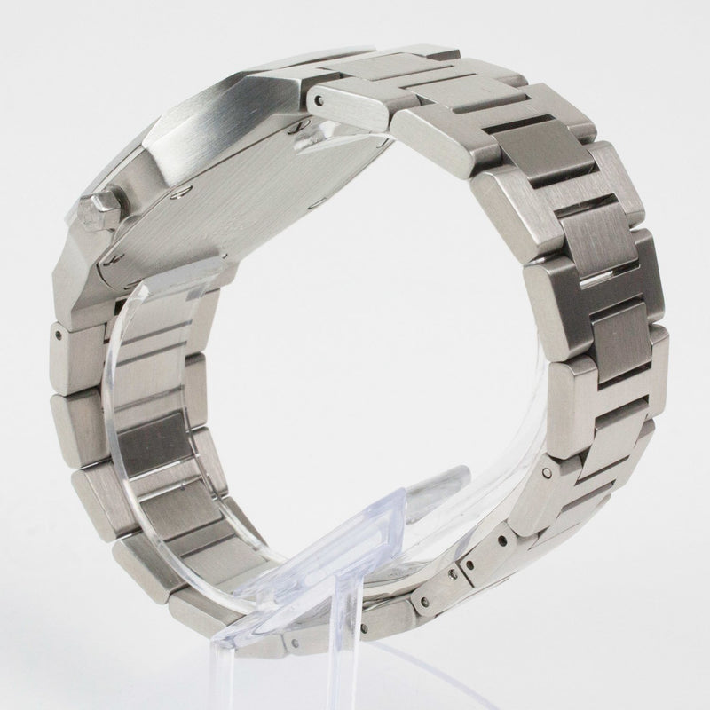 Reloj plateado con 2 manecillas y dial azul con fecha