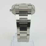 Reloj plateado con 3 manecillas y dial azul
