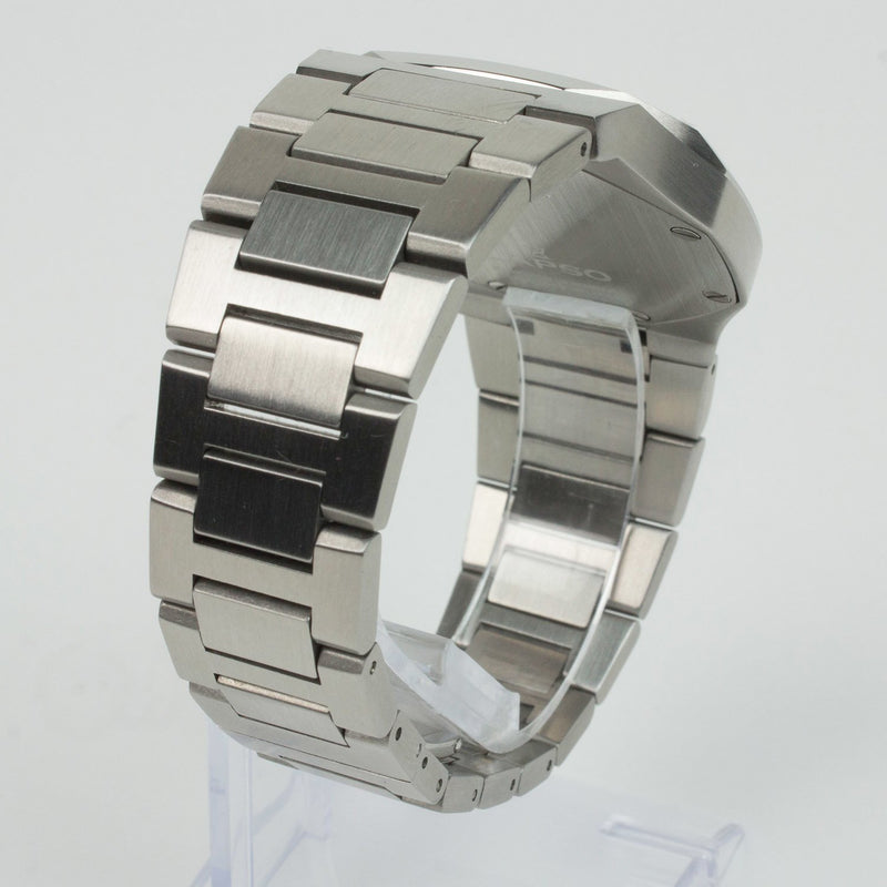 Reloj plateado con 3 manecillas y dial azul