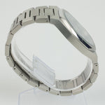 Reloj plateado con 3 manecillas y dial azul