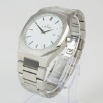 Reloj plateado con 2 manecillas y dial blanco con fecha