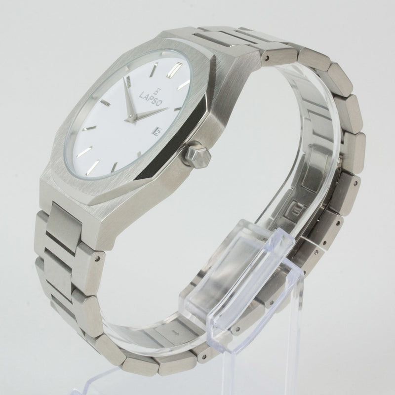 Reloj plateado con 2 manecillas y dial blanco con fecha