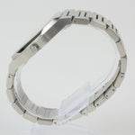 Reloj plateado con 2 manecillas y dial blanco con fecha