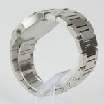Reloj plateado con 2 manecillas y dial blanco con fecha
