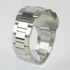 Reloj plateado con 2 manecillas y dial blanco con fecha