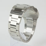 Reloj plateado con 2 manecillas y dial blanco con fecha