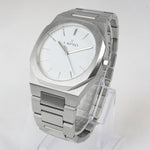Reloj plateado con 3 manecillas y dial blanco
