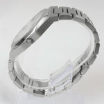 Reloj plateado con 3 manecillas y dial blanco