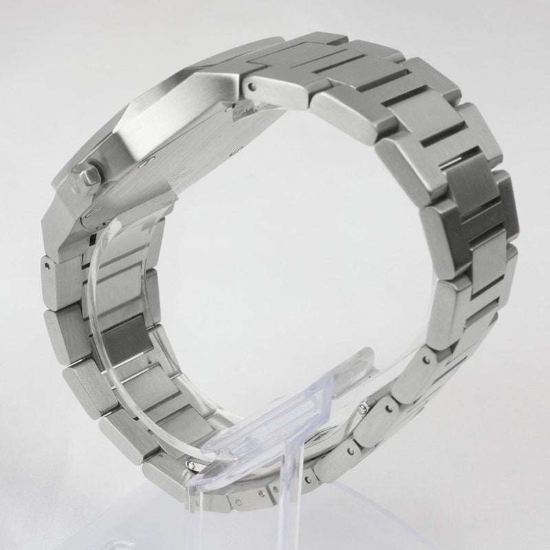 Reloj plateado con 3 manecillas y dial blanco