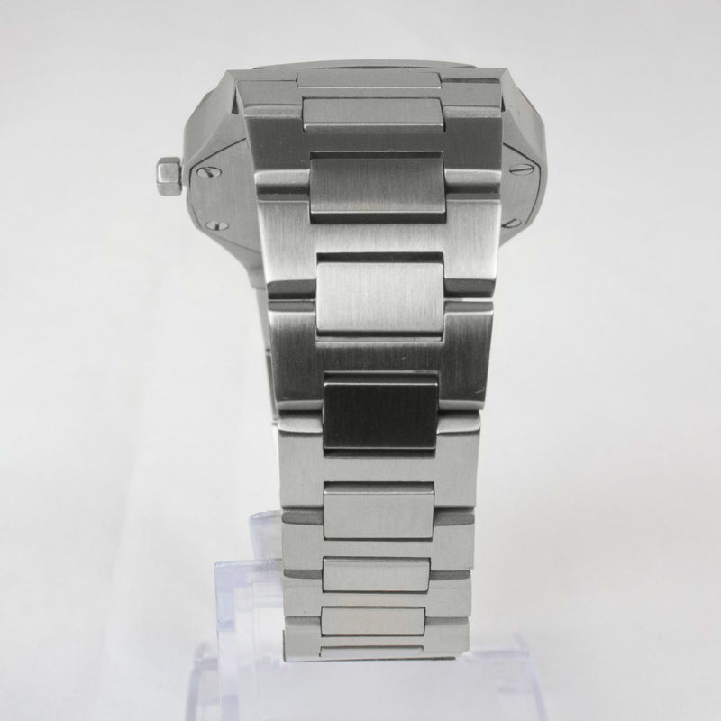 Reloj plateado con 3 manecillas y dial blanco
