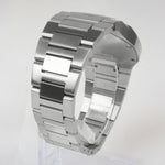 Reloj plateado con 3 manecillas y dial blanco