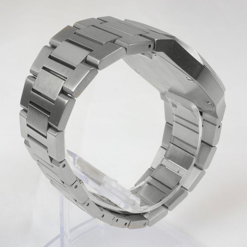 Reloj plateado con 3 manecillas y dial blanco