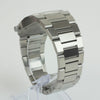 Reloj plateado con 2 manecillas y dial negro