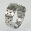 Reloj plateado con 2 manecillas y dial negro