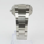 Reloj plateado con 2 manecillas y dial plateado con fecha