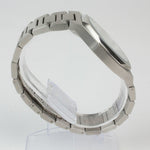Reloj plateado con 2 manecillas y dial plateado con fecha